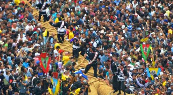 日本千人拔河赛 27万游客围观场面震撼_海南频道_凤凰网