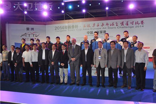 董事长蒋卫（前排左五）与本次赛事参赛运动员、大会组委会、赞助厂商代表合影
