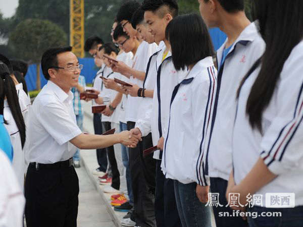 汉阴中学举行毕业典礼 为高考学子壮行