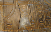 埃及神庙浮雕被刻中文“丁锦昊到此一游”