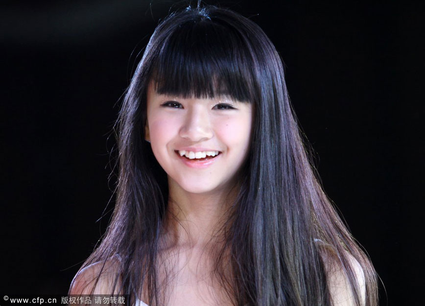 漂亮美丽似仙女的<em>杨丽萍</em>13岁<em>侄女</em>小彩旗露虎
