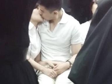 男子上海地铁吐痰遭暴打 盘点地铁不雅行为:摸