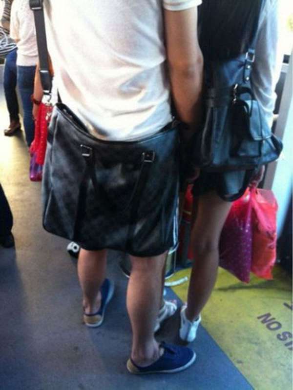 男子上海地铁吐痰遭暴打 盘点地铁不雅行为:摸