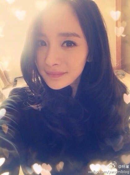 杨幂自曝辛酸史:15岁被导演扇耳光为生存拔牙