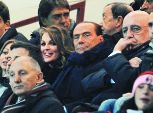 贝卢斯科尼<em>后宫</em>强大 捧红<em>双胞胎姐妹花</em>新欢小