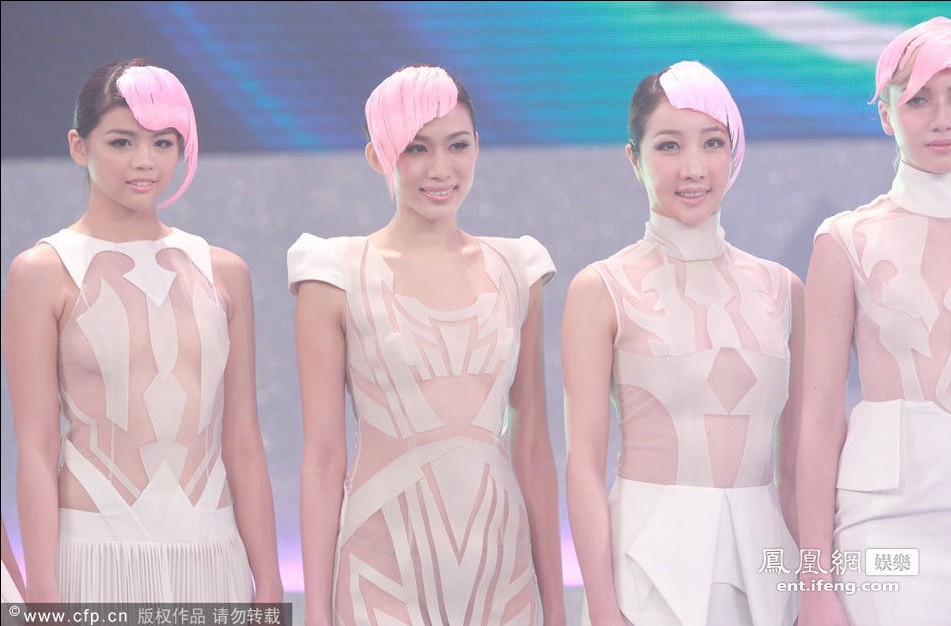 <em>亚洲</em>小姐<em>粉红</em>头饰雷四座