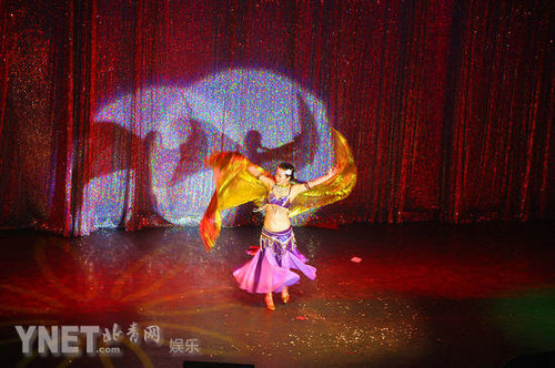 <em>芙蓉姐姐</em>自夸6块腹肌 肚皮<em>舞</em>表演腰粗如水桶破