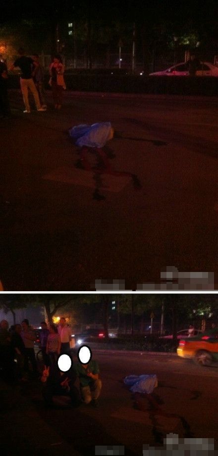 网曝两青年现场与车祸尸体合影留念(图)