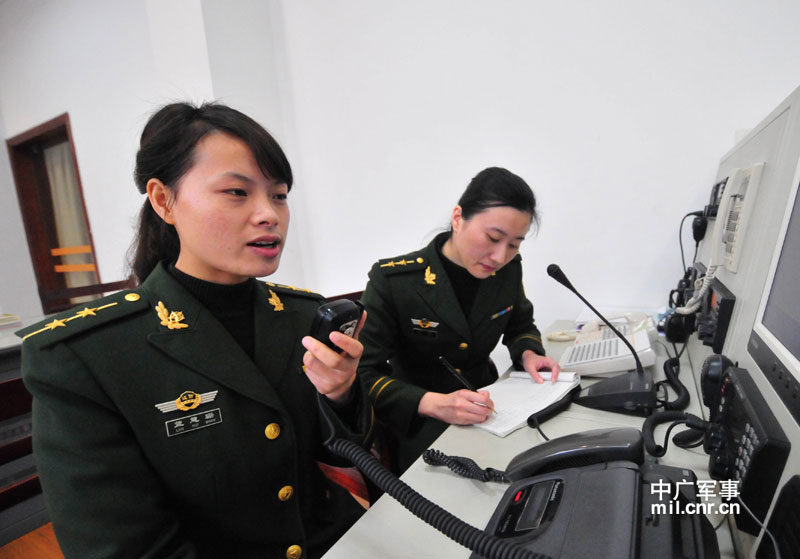 铁血网提醒您:点击可查看大图 福建边防女海警:海警部队首个女艇长英姿飒爽(组图)