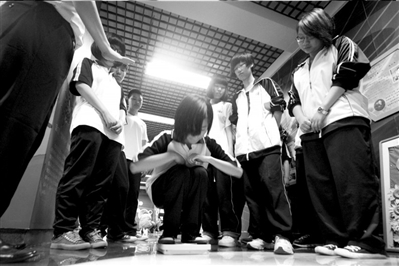 王亚平太空 授课 6000万学生 仰望星空 (组图)