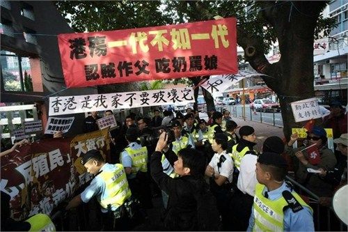 香港 驱蝗运动 发起人为百人游行道歉(图)|香港