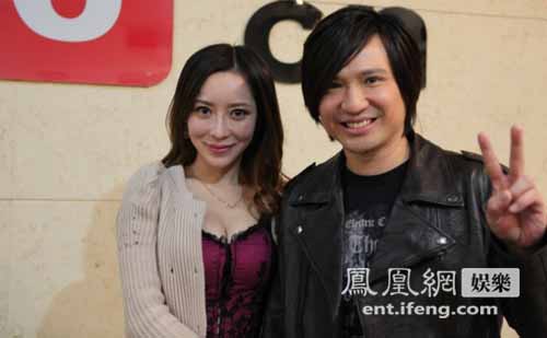 江伊涵化身性感女主播 胸器逼人吓坏叶世荣