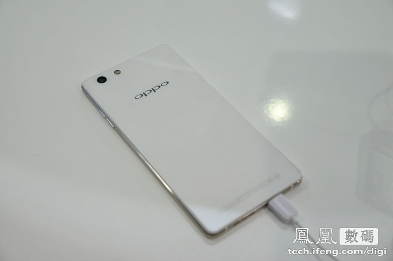 OPPO R1亮相:5吋屏+镜面机身 售2498元|R1|OPPO