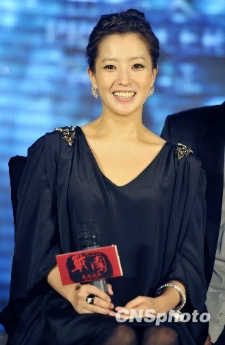 金喜善录节目怒摔剧本 大吼女人是佣人么
