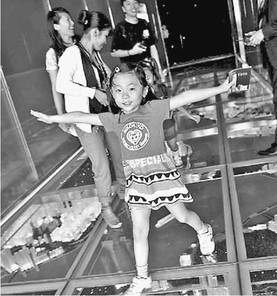 国际人士评香港回归15周年 各领域成就有目共