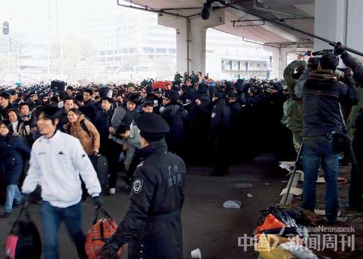 一个农民工家庭的归途列车