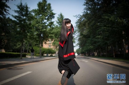 中国人民大学网站主页发出康康的毕业照