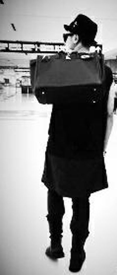 罗志祥爱拎女款奢华名包(图)