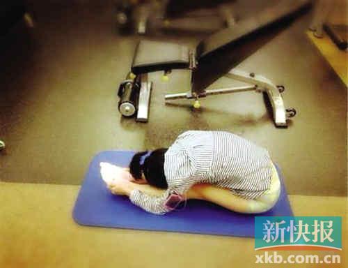 谢娜微博晒压腿照 网友调侃：用生命证明未孕