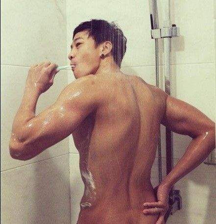 何润东困扰被封“雕王” 自曝上厕所常被偷看