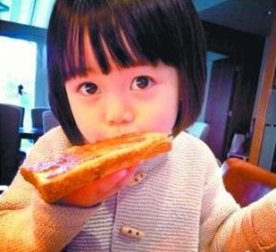 韩寒成“国民岳父” 调侃:我的青春也太短暂了