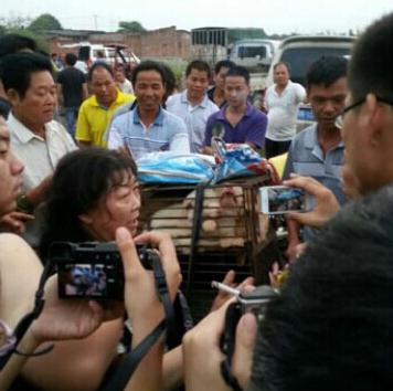 广西玉林被骂无碍狗肉节 当地餐馆:越抵制生意