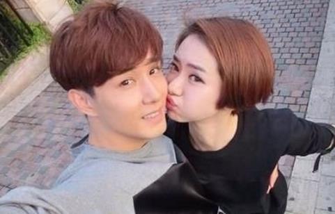 李承铉戚薇结婚照曝光 罕见黑钻作爱情见证