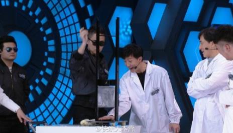 快乐大本营惊悚预告:古巨基为何花容失色恳求