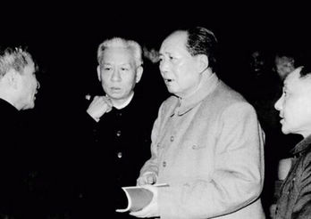 毛泽东会上做自我批评 与会代表感动落泪