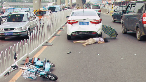 早晨7点40 双向单车道 我由西往东70左右正常行驶 他电动车由东往西