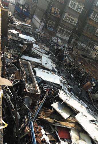 临建宿舍起火烧成废墟 该楼未履行行政审批手续