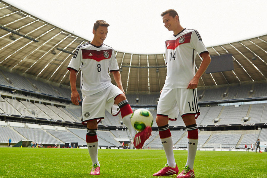 德国公布巴西世界杯主场球衣白衣白裤颠覆传统