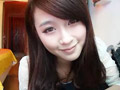 挑战美女对视 你能坚持多久不脸红