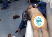 北京地铁现全身赤裸男子 乘客尴尬不知该看哪