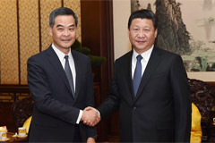 习近平会见梁振英