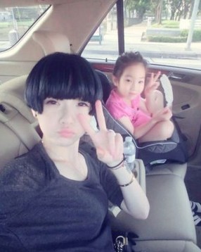 高晓松六岁女儿比基尼照曝光