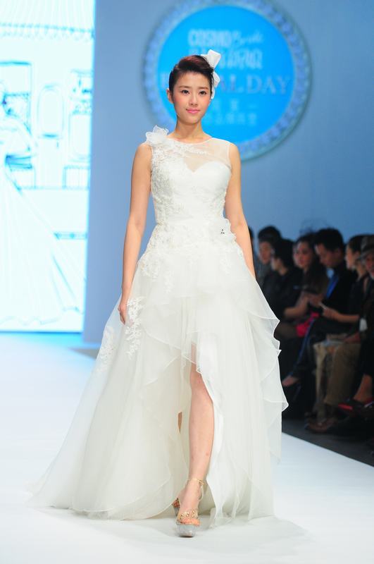 2013年10月27日，名瑞•蔡中涵婚纱礼服发布会
在中国国际时装周上精彩亮相。
