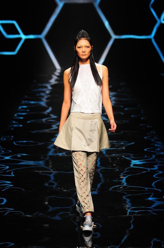 2013年10月27日，旭化成•中国时装设计师创意大奖—卢声前作品发布会在中国国际时装周上精彩亮相。