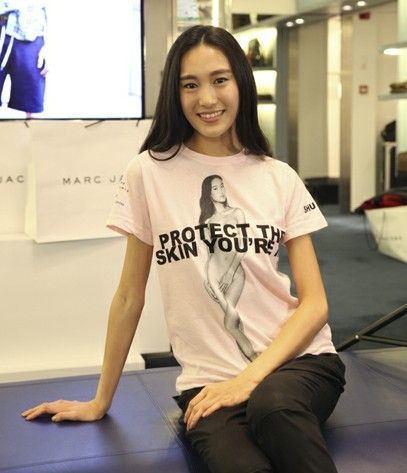 中国超模秦舒培获小马哥钦点 全裸支持慈善