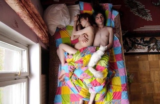 孕妇挺着大肚子时的销魂睡姿_亲子频道_凤凰网