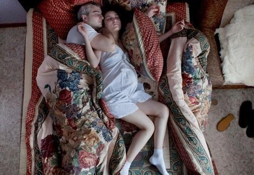 孕妇挺着大肚子时的销魂睡姿