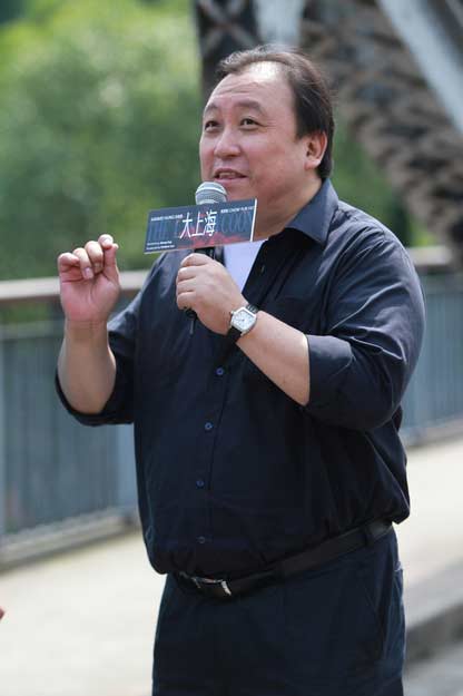 《大上海》首次媒体探班 黄晓明现场跪拜发哥