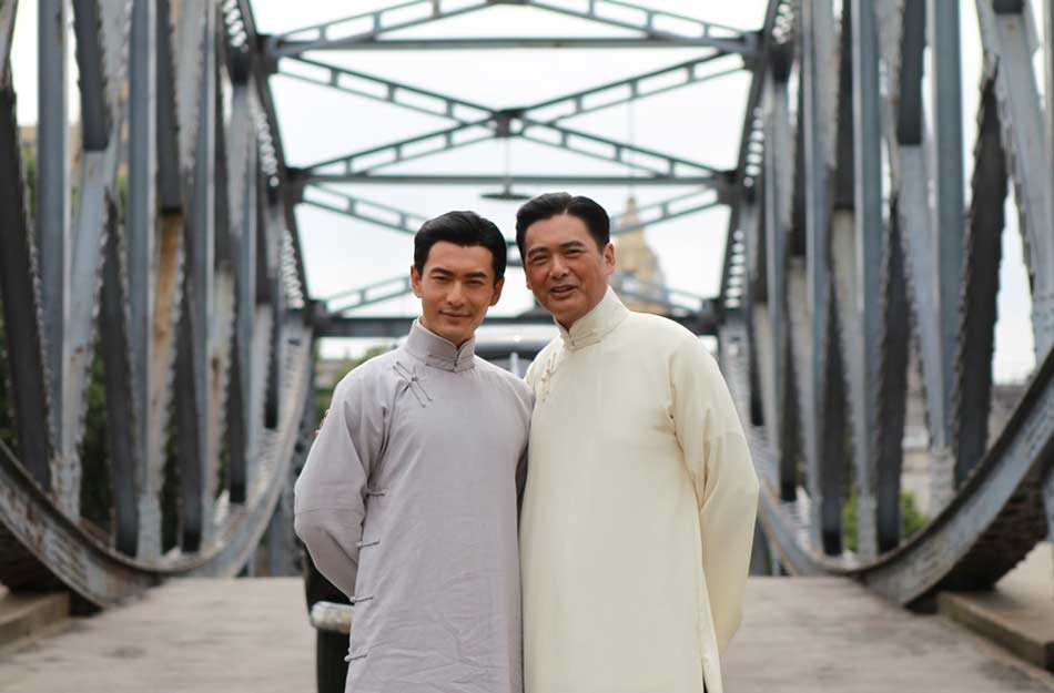 《大上海》首次媒体探班 黄晓明现场跪拜发哥