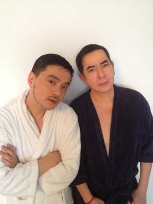 周迅黄秋生助力同志宣传 周香肩错位吻韵诗(图)