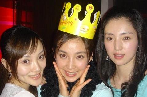 明星关系揭秘：李冰冰曾帮李小璐洗碗