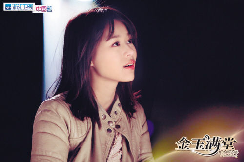 胡杏儿否认身价暴涨：小狗片酬都比我高