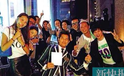 郭富城撇绯闻女友独自与好友同事庆生(图)