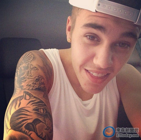 传比伯保镖将粉丝父亲推下楼 一家遭比伯驱赶