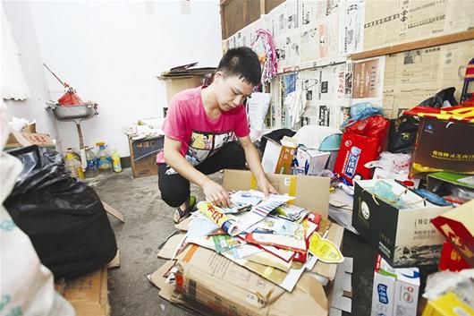 男孩高考前父亲去世仍考高分 暑期在工地搬砖