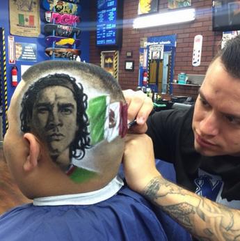 美国<em>发型师剪出球星发型</em> 梅西C罗应有尽有_福